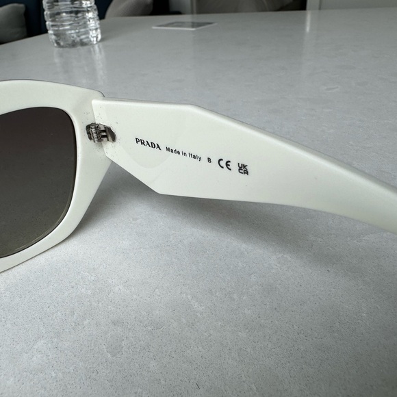 NWOT Prada
Symbole Butterfly Sunglasses, 55mm - Picture 4 of 7